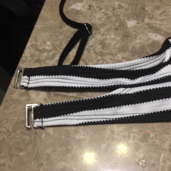 Striped swim suit top that has adorable back - Picture 3 of 4